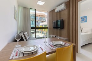 Superior Apartment | Living area | 32-inch Smart TV with digital channels - Sunny Hall Flat by EasyHome (Ipojuca)