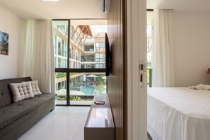 Superior Apartment | Living area | 32-inch Smart TV with digital channels - Sunny Hall Flat by EasyHome (Ipojuca)