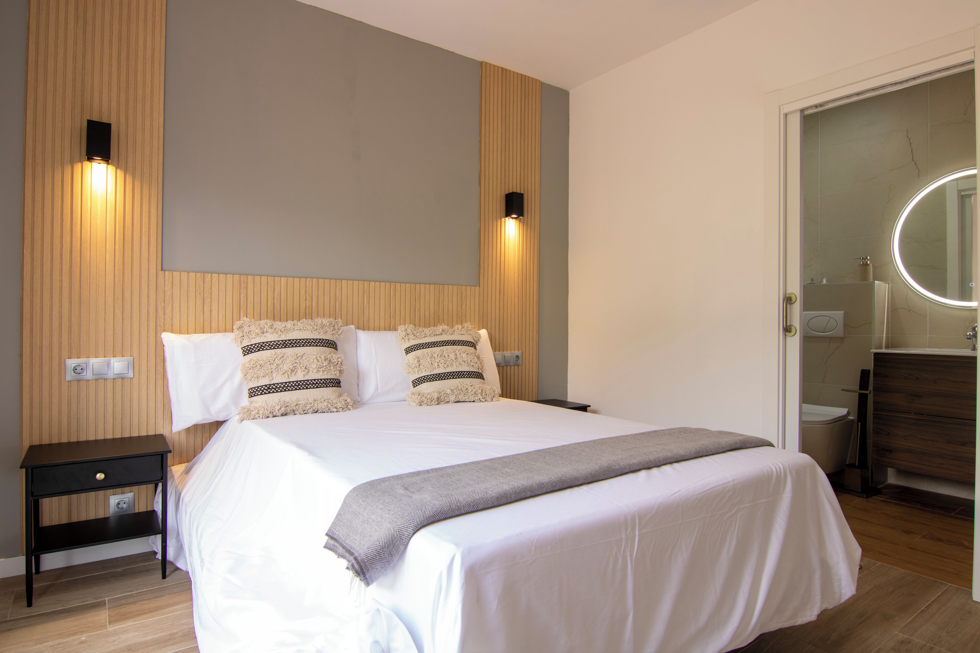 Design House | 7 bedrooms, Egyptian cotton sheets, premium bedding, down duvets