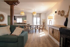 Flatskjerm-TV, Netflix, filmkjøp og oppvarmet gulv