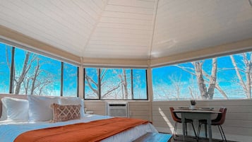 1 chambre, fer et planche à repasser, draps fournis