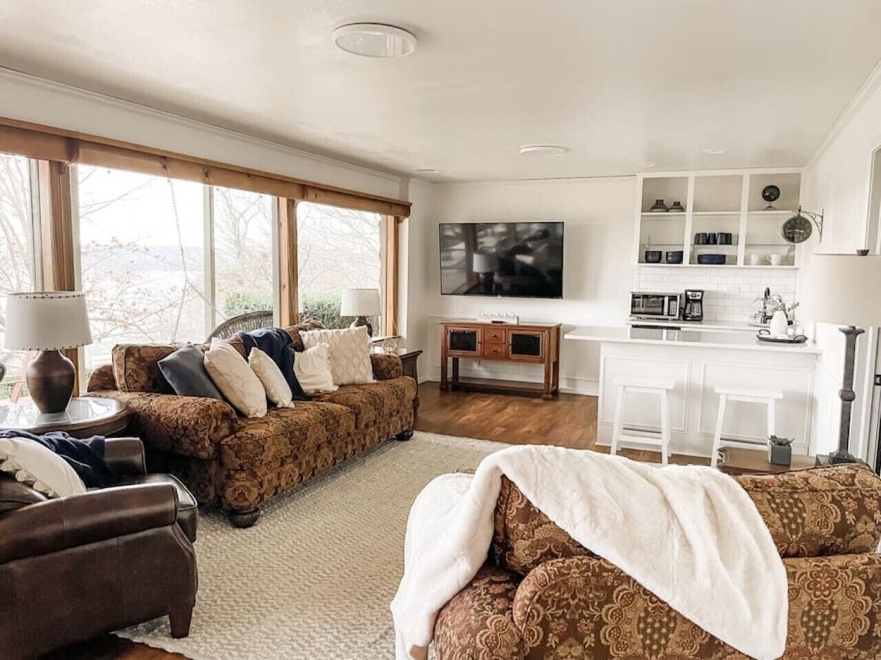 TV, fireplace, foosball, table tennis