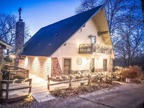 Private Oasis! 3 houses! reunions/weddings/events!