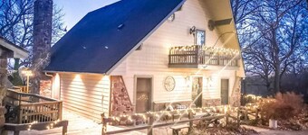 Private Oasis! 3 houses! reunions/weddings/events!