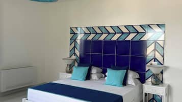 Deluxe Suite, Ensuite, Sea View (Blu) | Egyptian cotton sheets, premium bedding, down comforters