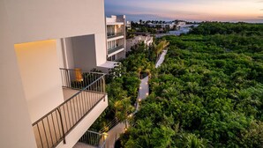 A modern hotel with a rooftop garden and a view of the ocean. - Seaside Penthouse! Rooftop Jacuzzi & Ocean Views! (Tulum Municipality)