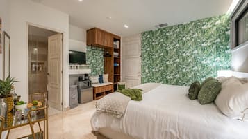 2 camere, una scrivania, ferro/asse da stiro, culla da viaggio