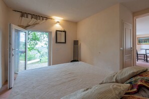 1 habitación, escritorio, wifi y ropa de cama 