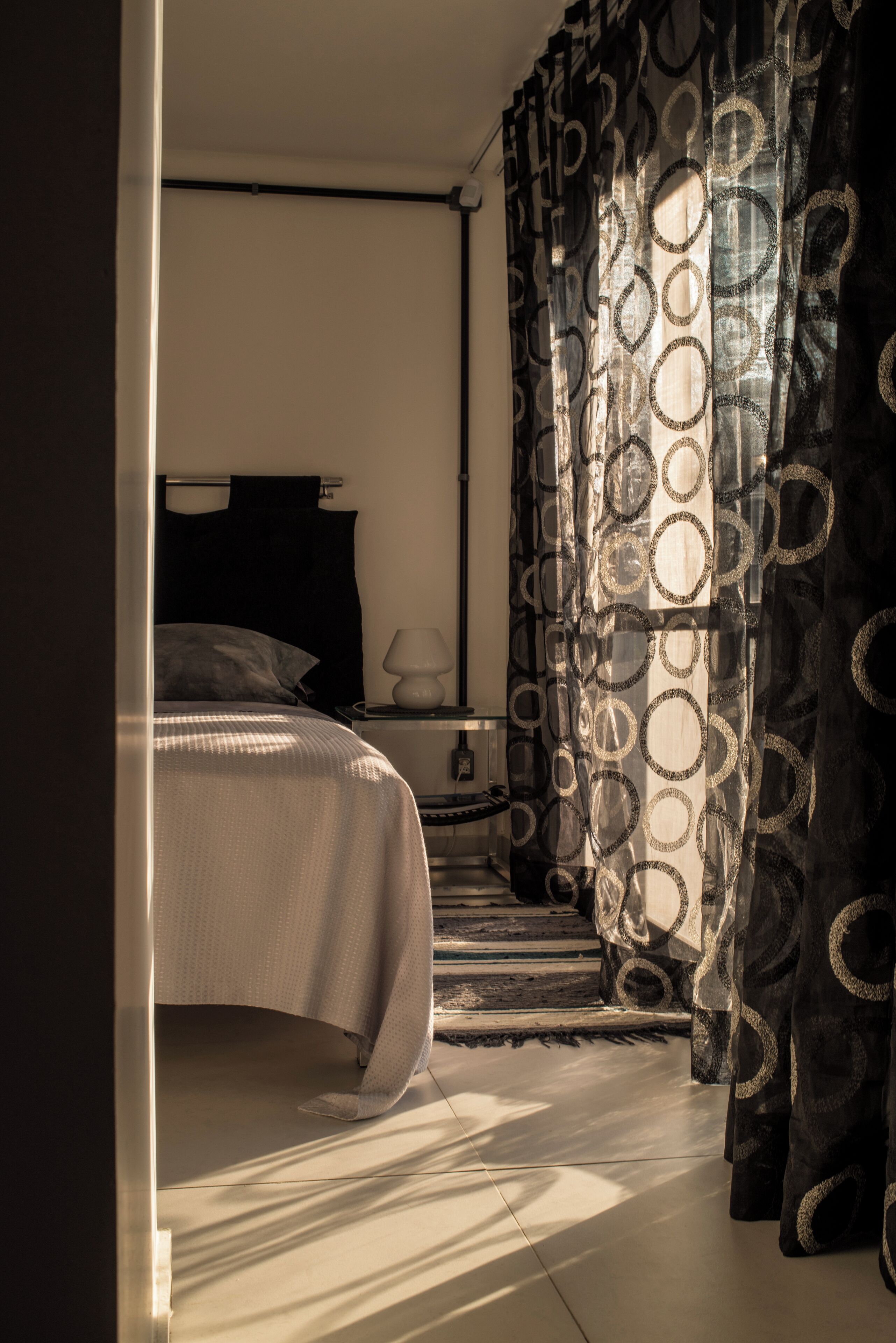 Deluxe Suite, Lanai, Courtyard View | Free minibar, laptop workspace, free WiFi