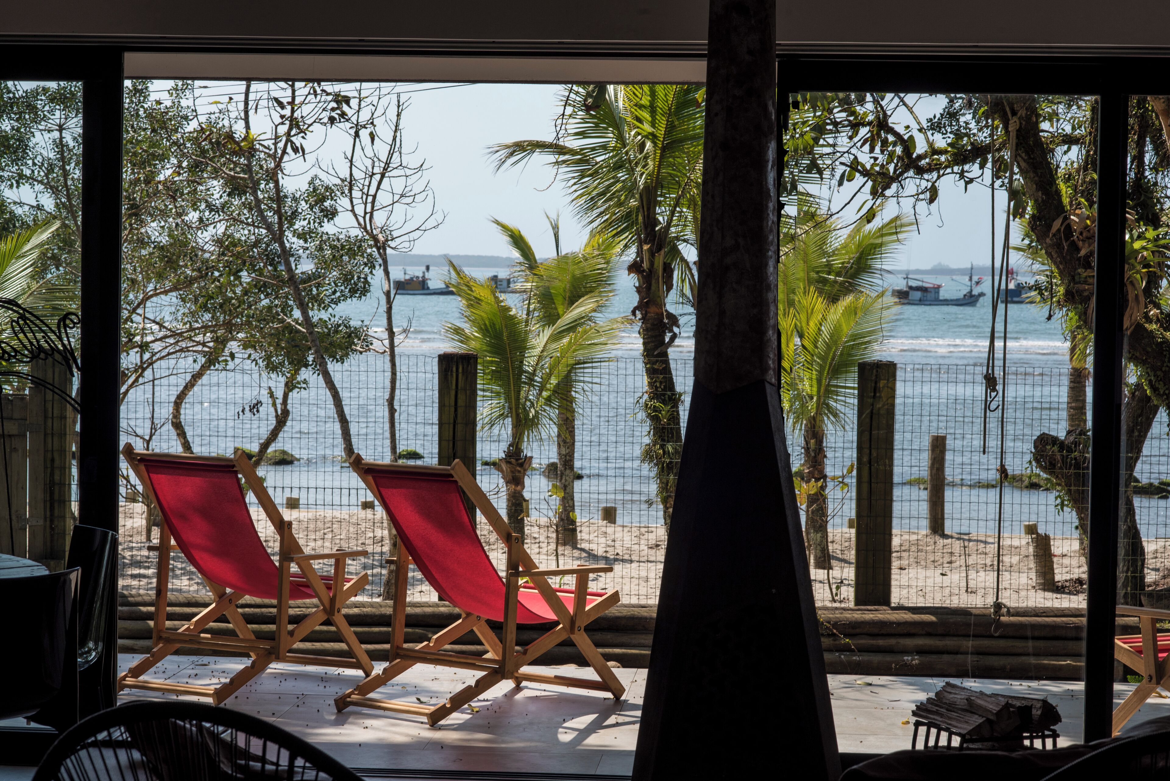 32 インチのスマートテレ ビ (ケーブル放送視聴可)