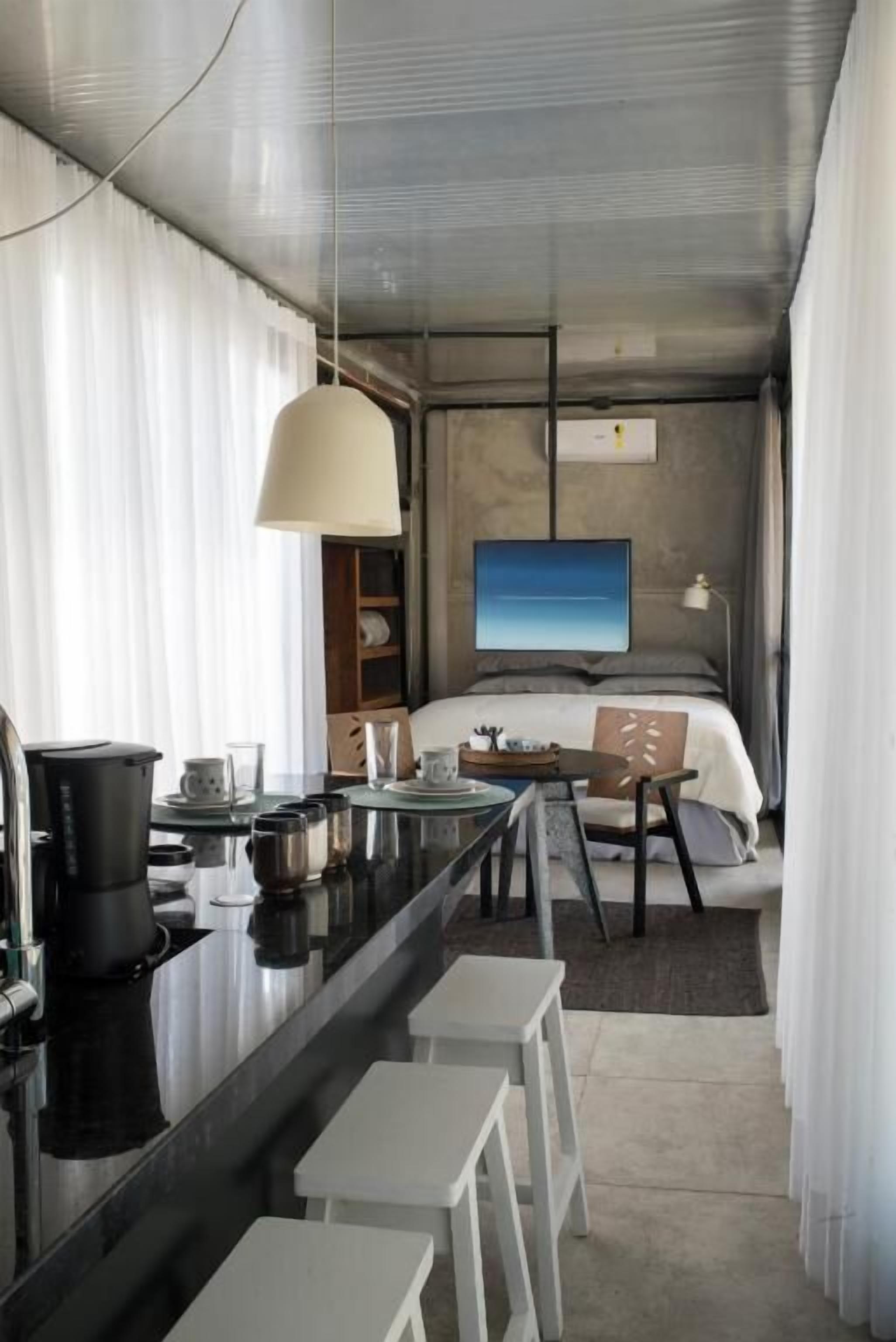 Comfort Suite, Balcony, Courtyard View | Minibar, laptop workspace, free WiFi, bed sheets