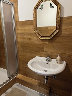 Basic Studio, 1 Bedroom | Bathroom - Apartment 1880 (Werne)