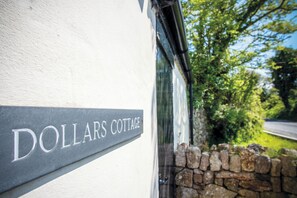 Front of property - Dollars Cottage - 4 Bed - Llangennith (Swansea)