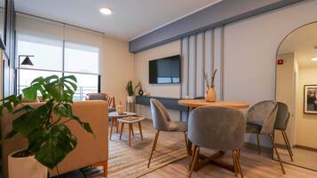 Apartamento (909) | Área de estar | Smart TV 40 polegadas com canais a cabo