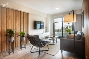 Apartment (902) | Living area | 40-inch Smart TV with cable channels - Wynwood The Classic in San Isidro (Lima)