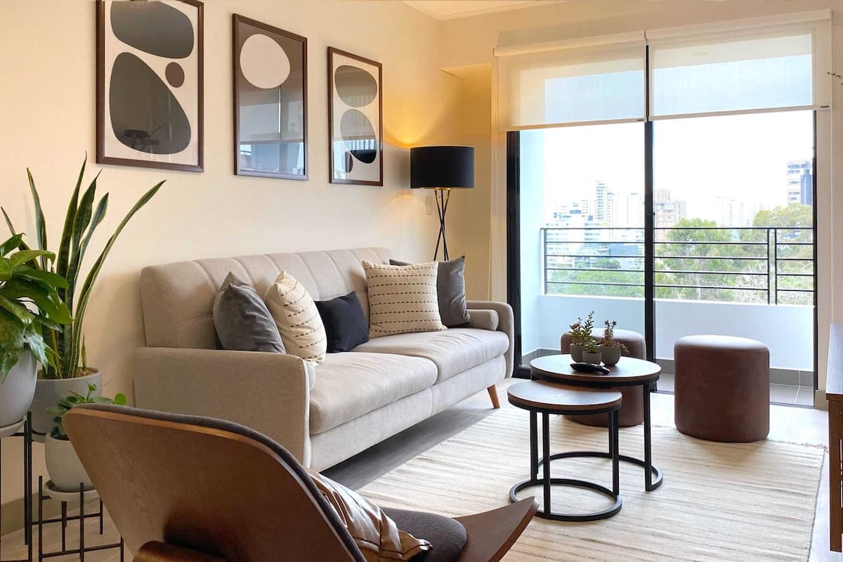 Apartment (904) | Living area | 40-inch Smart TV with cable channels