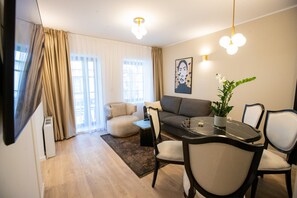 Luxury Apartment | Living area | 55-inch Smart TV with cable channels - Villa Pupin SARAISTE (Ohrid)