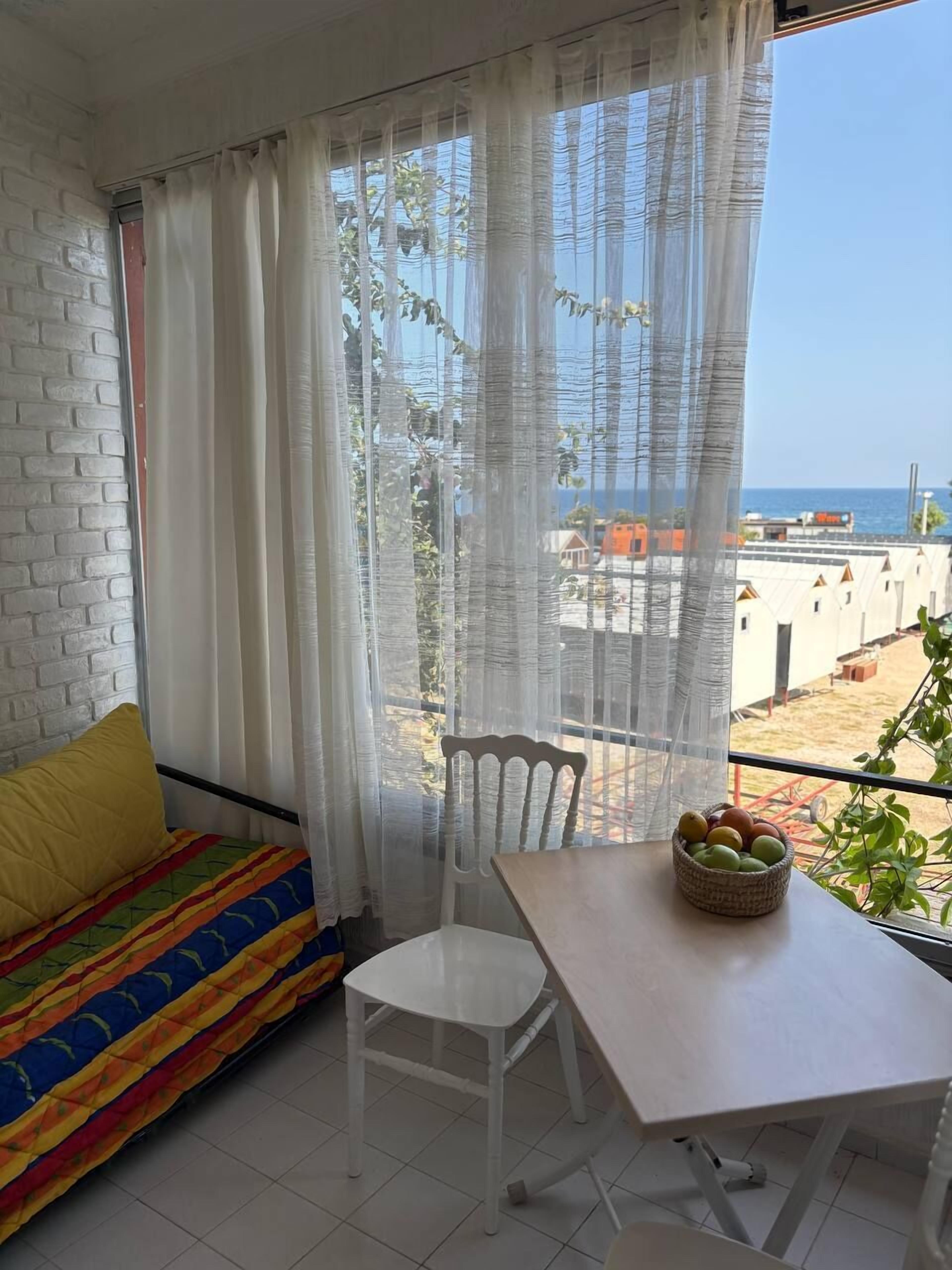 Luxury Studio Suite | Free WiFi, bed sheets