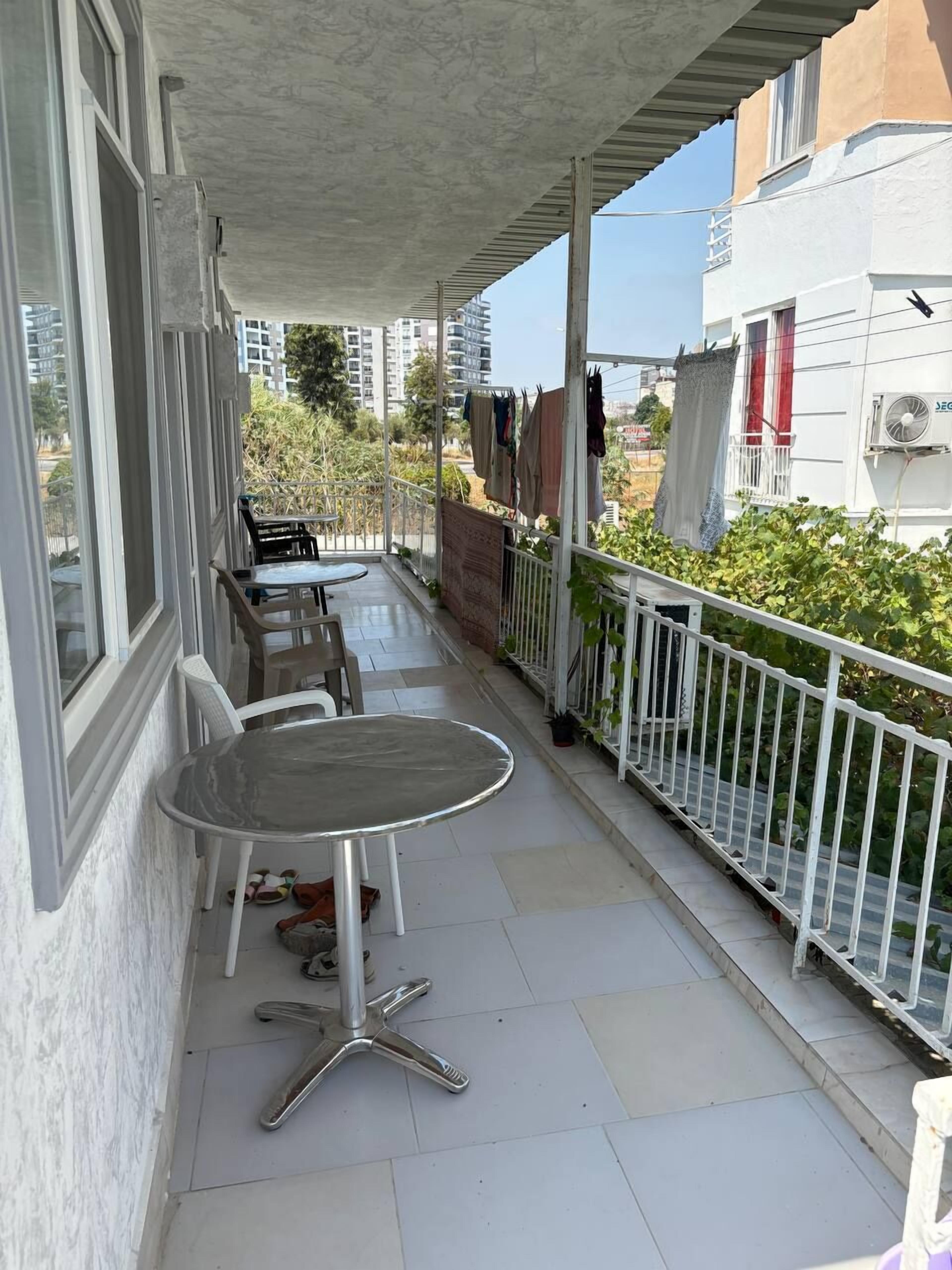 Eenvoudige driepersoonskamer | Terras