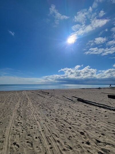 2 Private Beach Front Cottages on the Lake in Beautiful Port Stanley