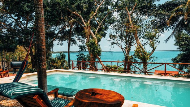Outdoor pool, pool loungers - Villas Karalv (Bacalar)