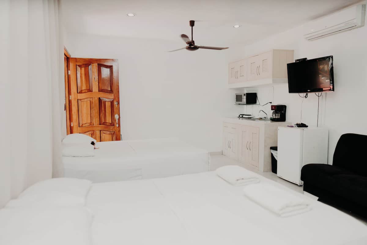 1 habitación, espacio para trabajar con laptop y wifi gratis