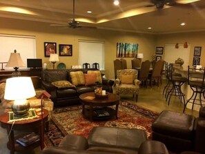 Smart TV, fireplace, books, stereo