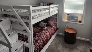 4 bedrooms, free WiFi, bed sheets