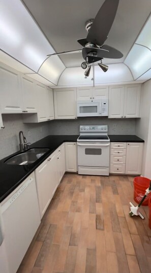 Enjoy cooking in this fully equipped kitchen with a microwave, oven, and sink.