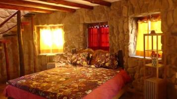 4 makuuhuonetta, työpöytä, silitysrauta/-lauta, Wi-Fi