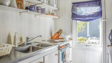 Fridge, stovetop, coffee/tea maker