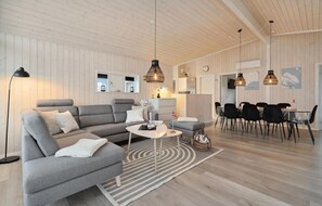 TV, fireplace - Nice home in Sydals with WiFi (Sydals)