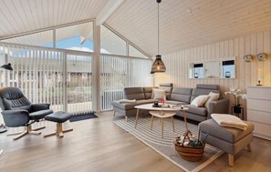 TV, fireplace - Nice home in Sydals with WiFi (Sydals)