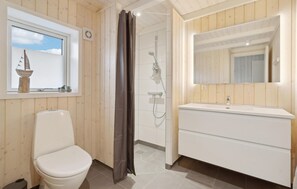 Shower - Nice home in Sydals with WiFi (Sydals)