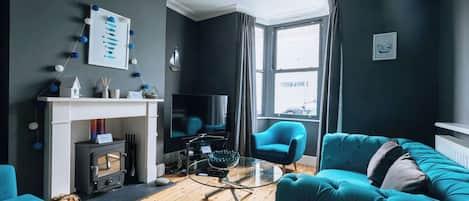 TV, fireplace, offices