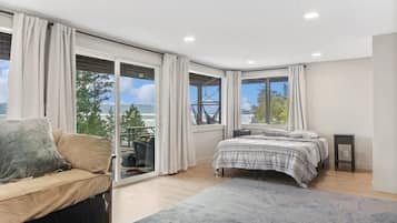 6 bedrooms, iron/ironing board, WiFi, bed sheets