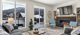 Spacious Alpine Retreat - w/Hot Tub