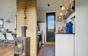 Frigorifero, piano cottura, lavastoviglie, macchina per tè/caffè