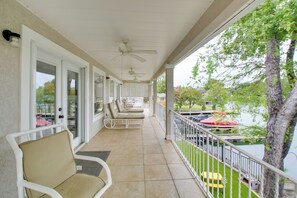 Terrace/patio - Lakefront Hot Springs Condo w/ Dock Access & Views (Hot Springs)