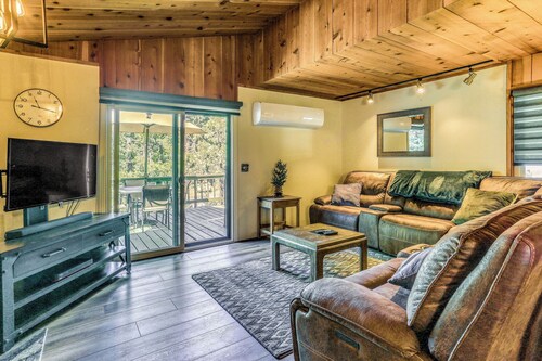 3 Mi to Shaver Lake: Cozy 'Bears Hideaway' Cabin!
