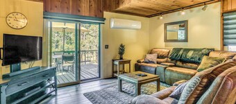 3 Mi to Shaver Lake: Cozy 'Bears Hideaway' Cabin!