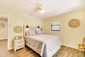 3 bedrooms, desk, WiFi, bed sheets - Lake Wales Vacation Rental w/ Direct Canal Access! (Lake Wales)