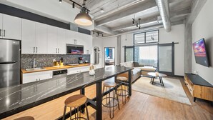 行政双人房, 2 间卧室 | 私人厨房 | 茶具/咖啡用具、大冰箱、微波炉、炉灶
