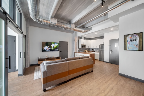 Tripla Luxury, 3 camere da letto | Con stile personalizzato, con arredamento individuale, tende oscuranti