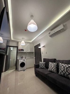Apartment, 2 Bedrooms, Accessible | Living room