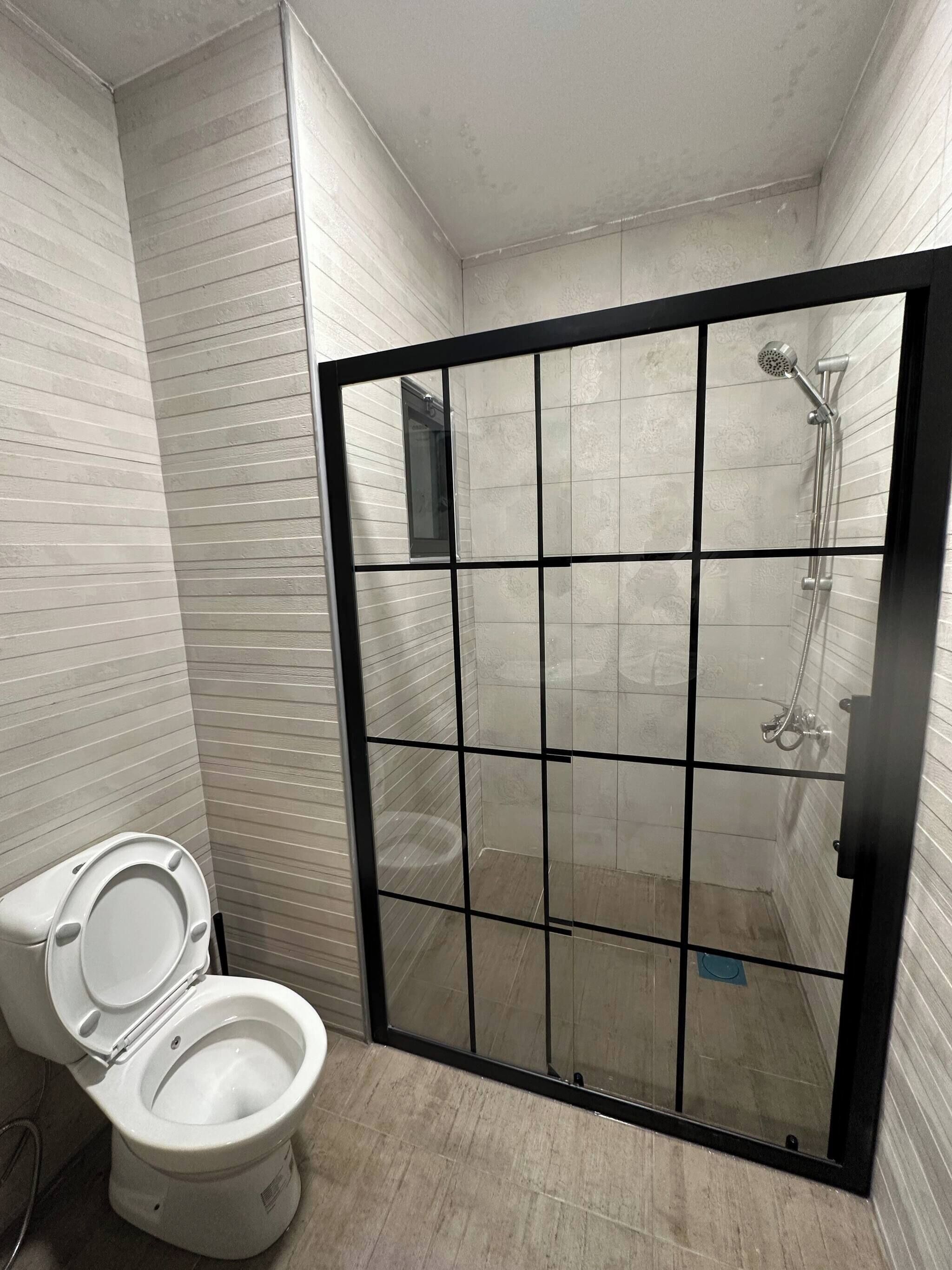 Apartment, 2 Schlafzimmer, barrierefrei | Badezimmer