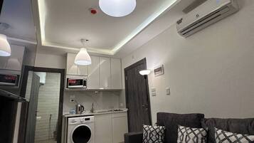 Apartment, 2 Bedrooms, Accessible | Living room