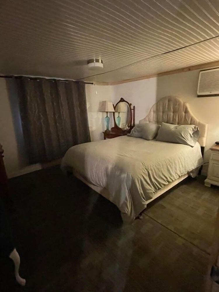 Sleep 7 near Texoma. King Bed! Small dog friendly! Gordonville Vrbo