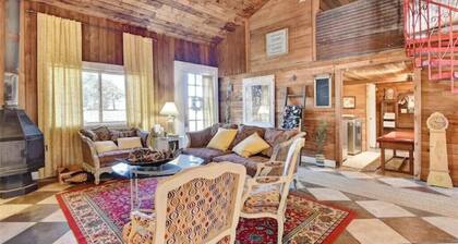 Sleep 7 near Texoma. King Bed! Small dog friendly!