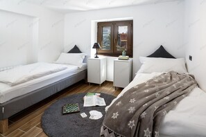 3 bedrooms, iron/ironing board, WiFi, bed sheets